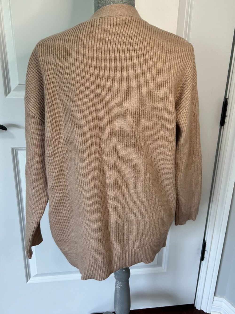 Women's Khaki Oversized Cardigan Sweater Size M NWOT - Picture 4 of 5